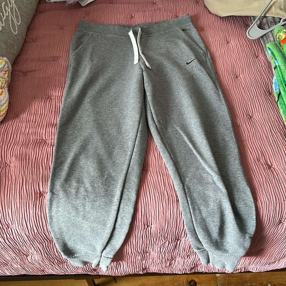 grey nike joggers